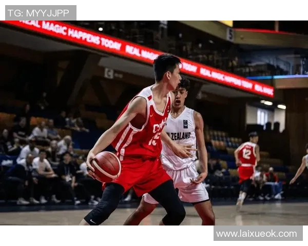 周琦在国际篮球舞台上的崛起与挑战：从青涩新星到顶尖中锋的奋斗历程